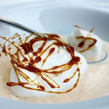 Ile Flottante With Homemade Vanilla Sauce