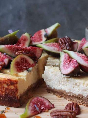 Ricotta cheesecake with figs and maple syrup