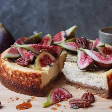 Ricotta cheesecake with figs and maple syrup