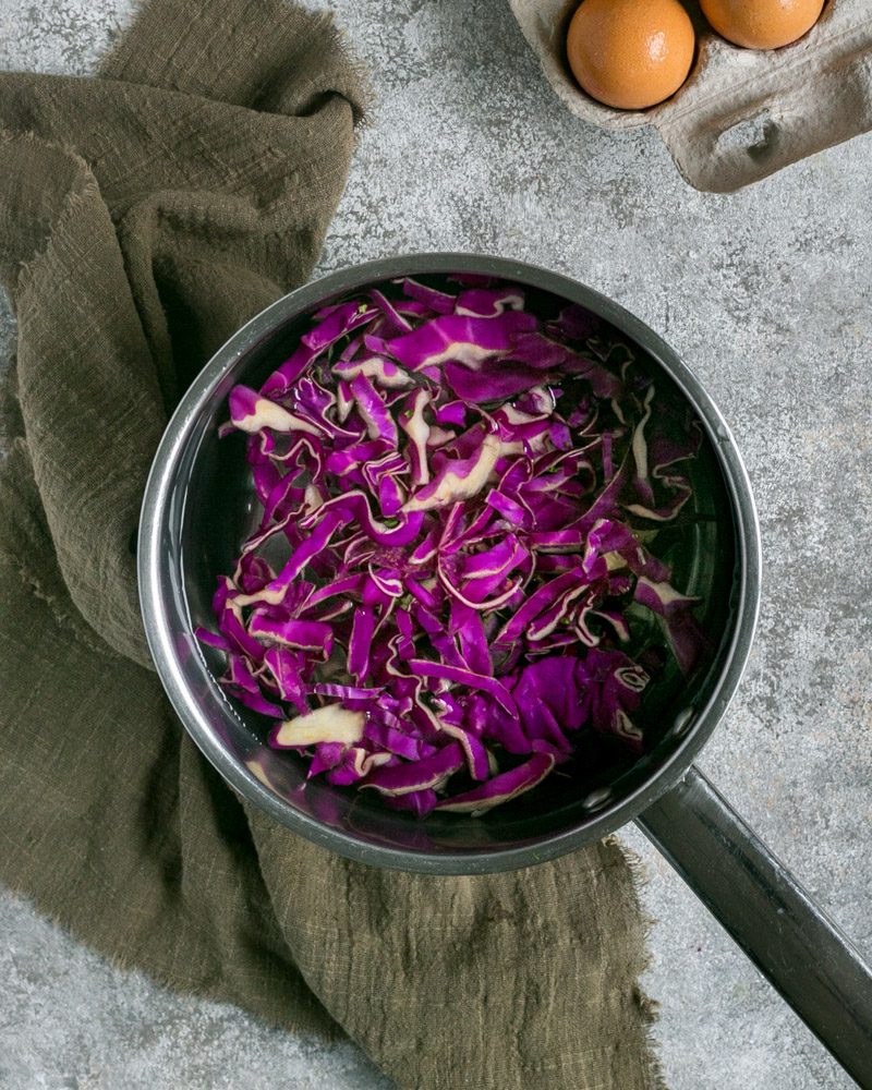 Color from beetroot and red cabbage