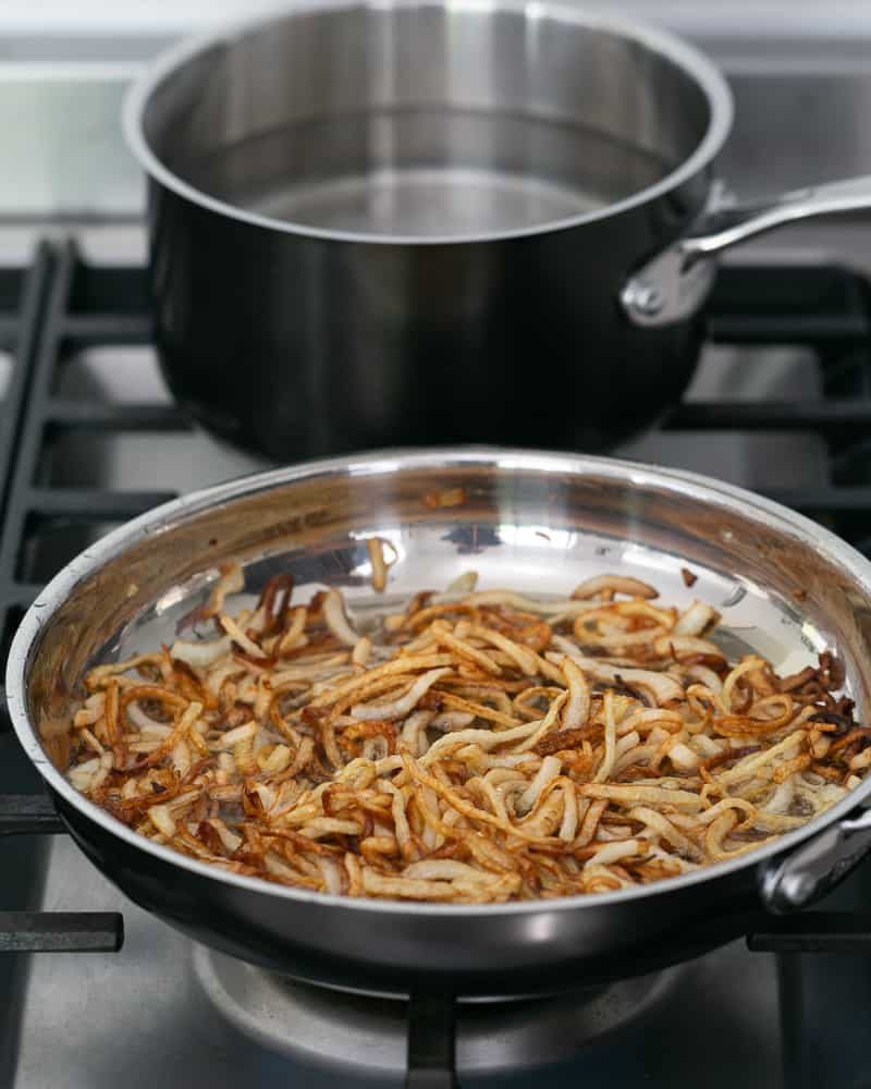 Frying onions in oil