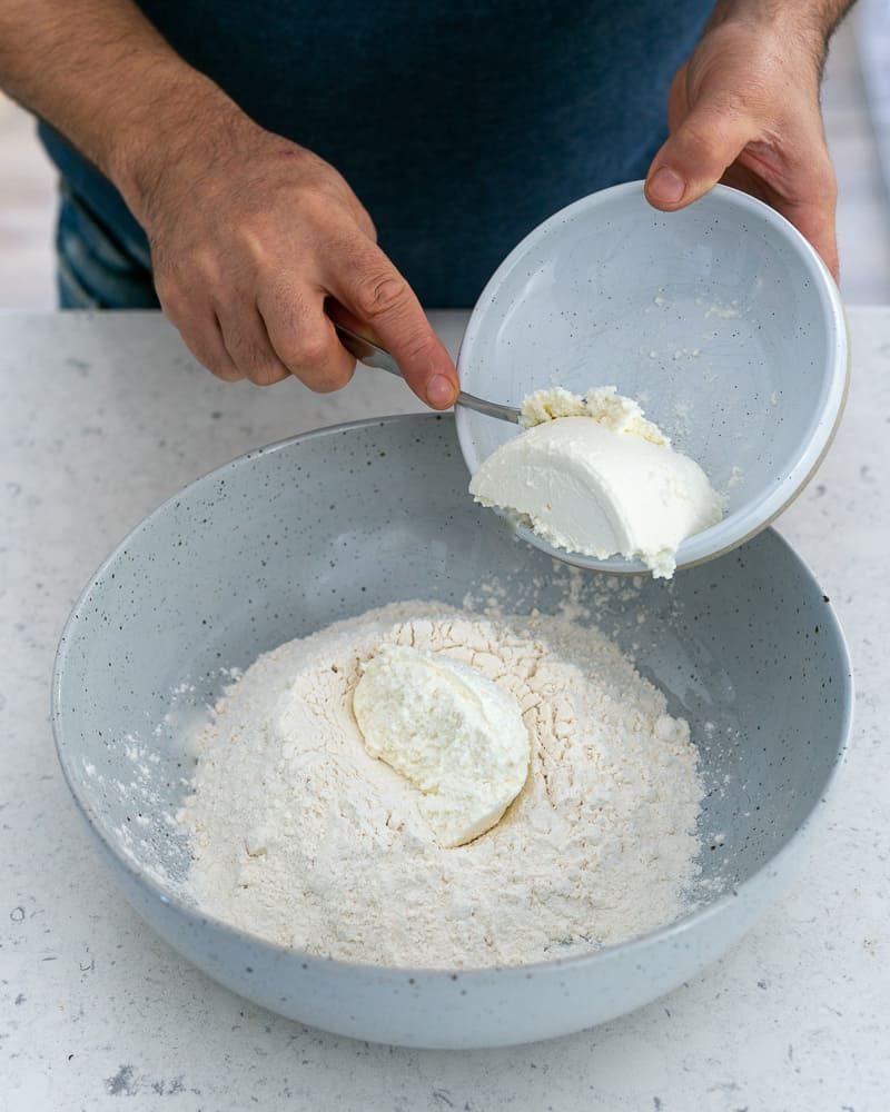 Flour and ricotta in a bowl 