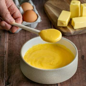 Classic Hollandaise Sauce Recipe