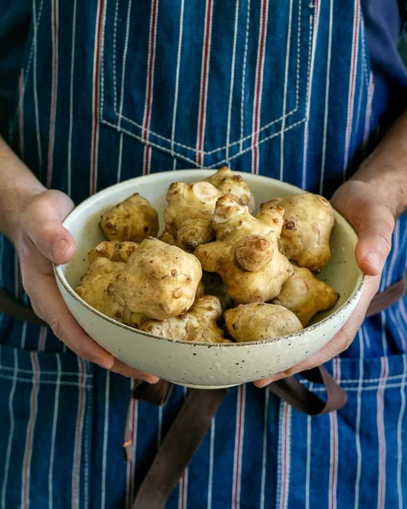 Fresh whole Jerusalem artichokes in a bowl