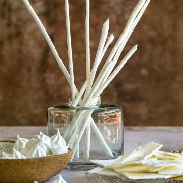 Three type of Meringue in the picture - sticks, drops and shards