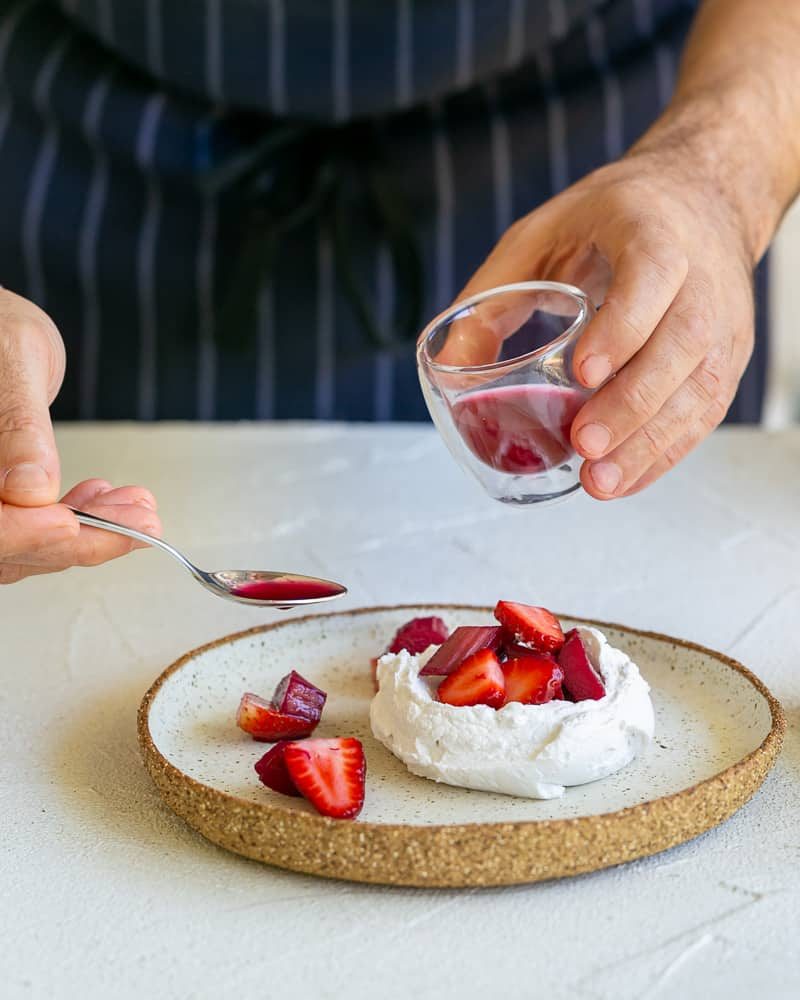 Dressing the dessert with the poaching liquid