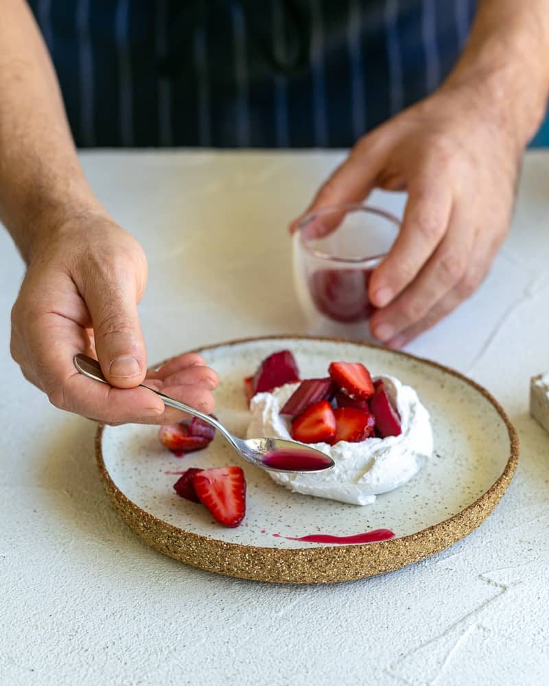 Dressing the dessert with the poaching liquid