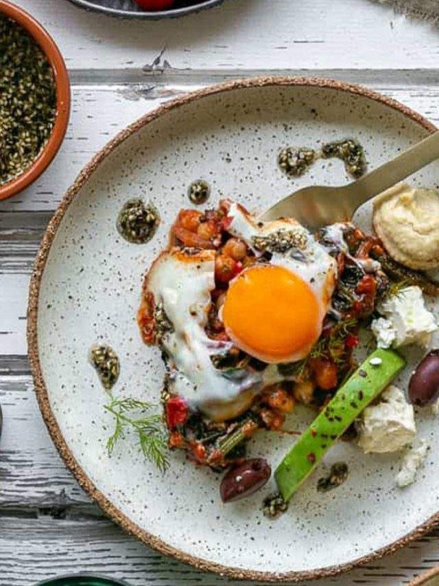 Shakshuka baked eggs with Chickpeas