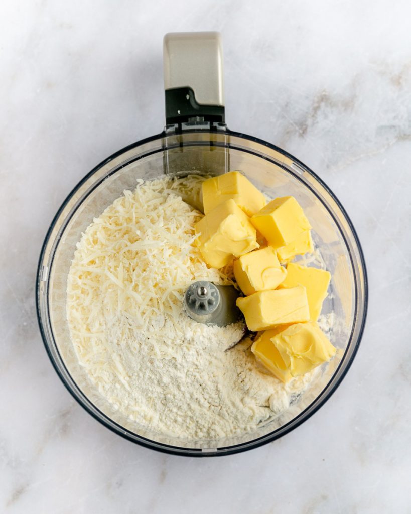 Ingredients to make the crostata dough