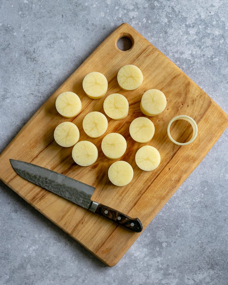 Showing Cylinder shape on a chopping board