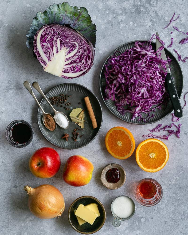 Ingredients to make braised cabbage