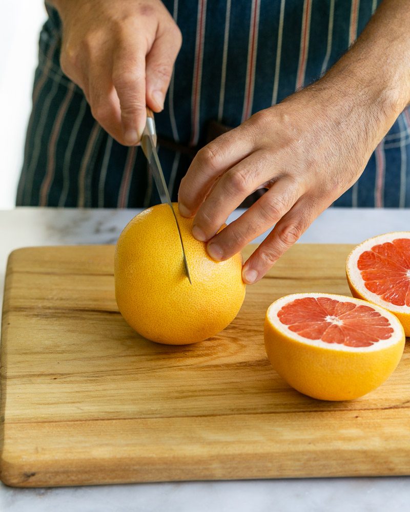 Cutting grapefruit in two