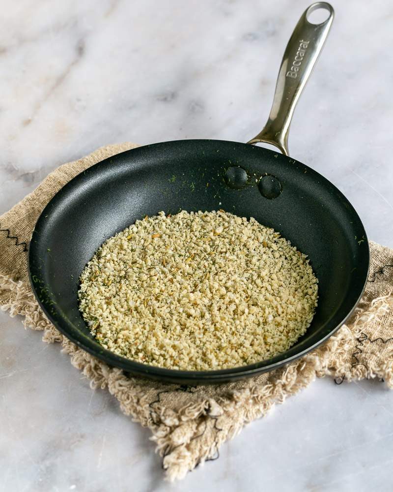 Bread and fennel crumb garnish