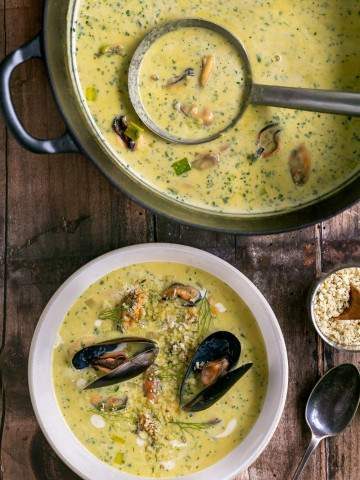 creamy mussel soup in a bowl