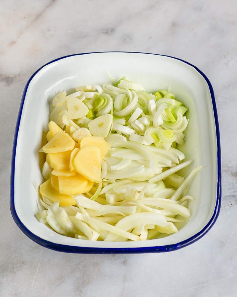 Vegetables for Mussel and saffron soup