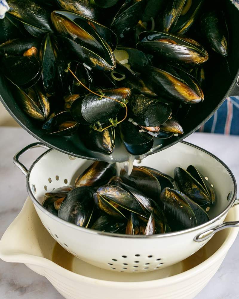 Straining mussels