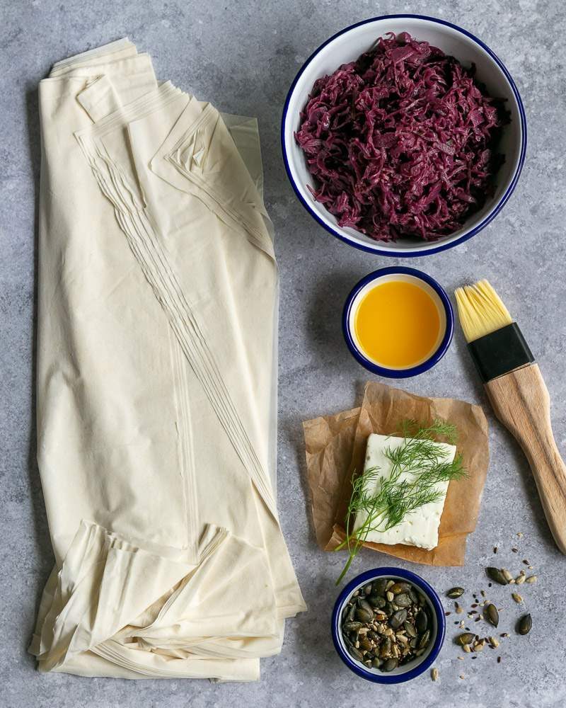 Ingredients to make red cabbage pie
