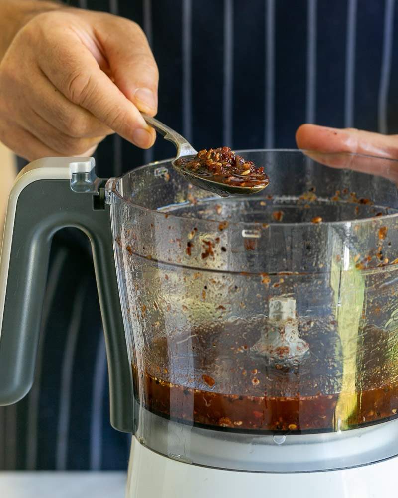 Blended chili and garlic oil