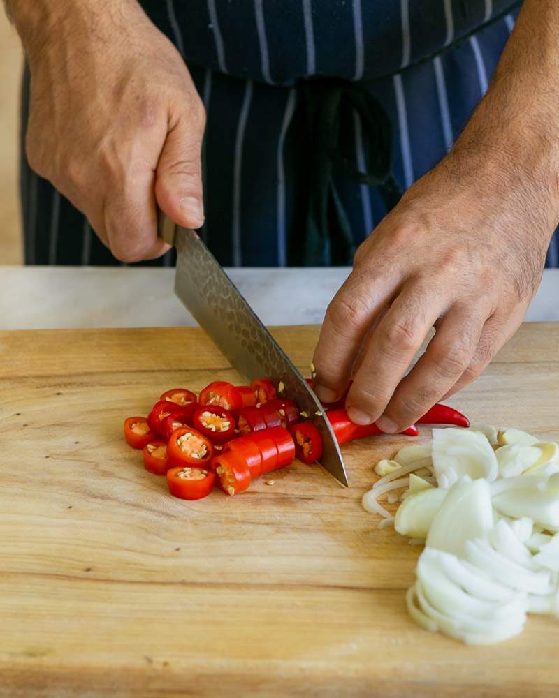 sliced red chilies