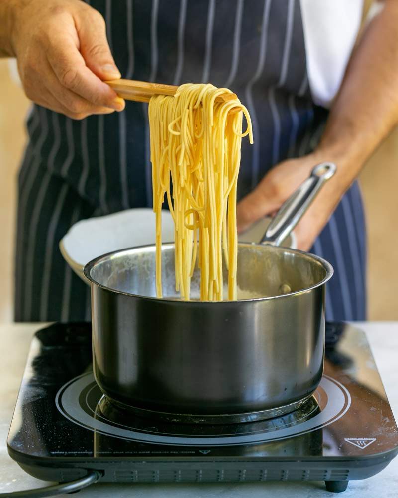 Cooking vegetables and noodles for ramen