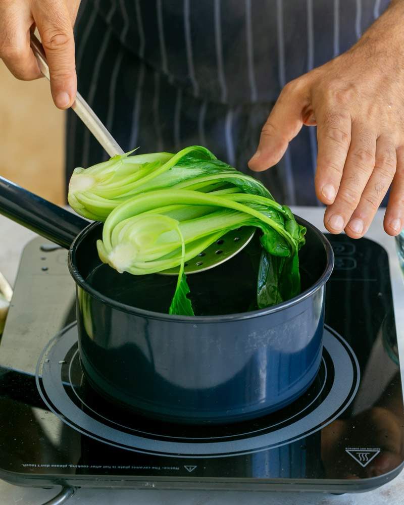 Cooking vegetables and noodles for ramen