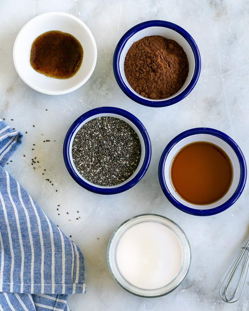 Ingredients to make Chocolate Chia Pudding