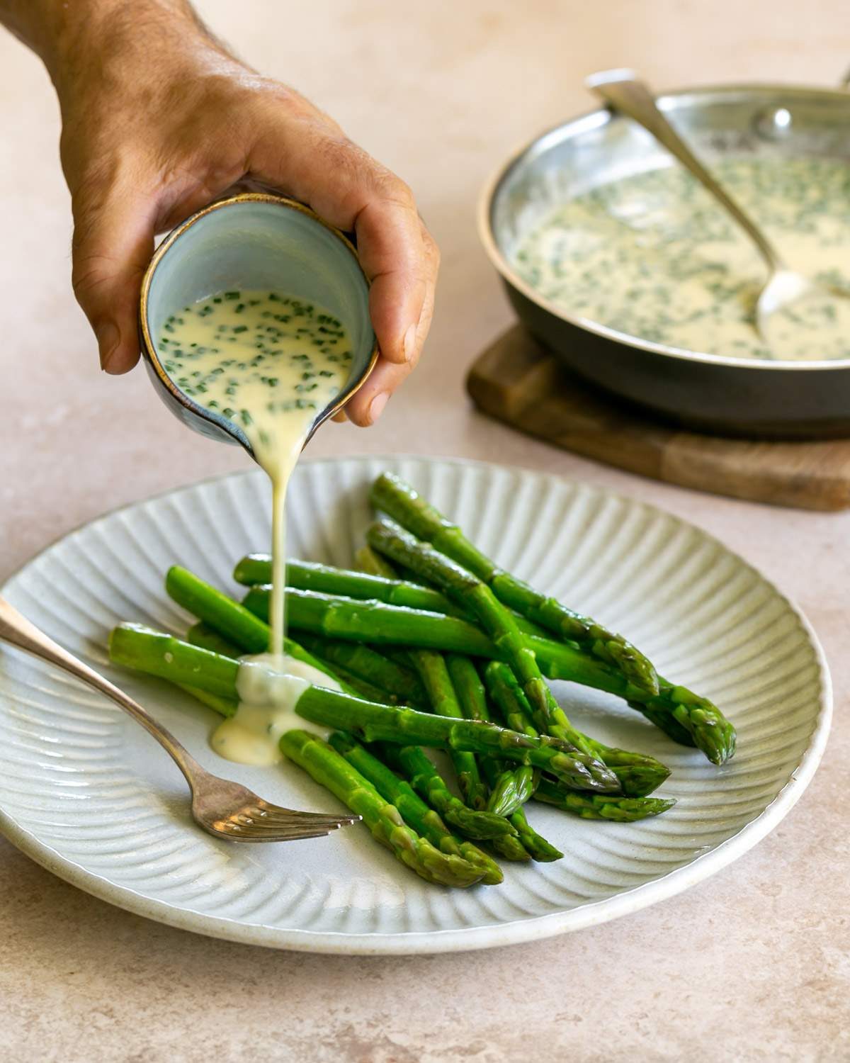 white wine butter sauce with asparagus