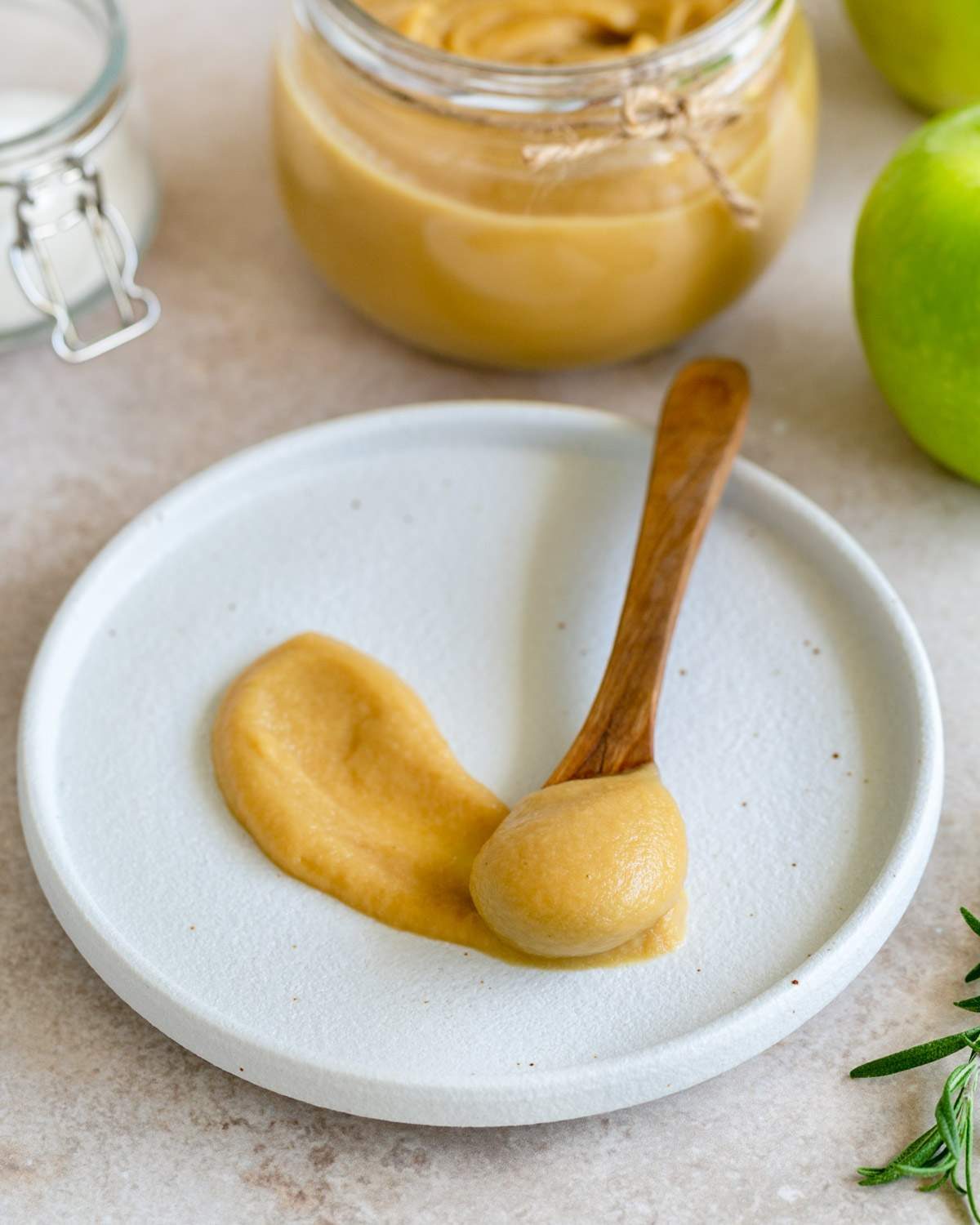 Apple caramel sauce consistency