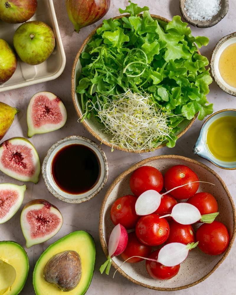 Ingredients to make fig salad