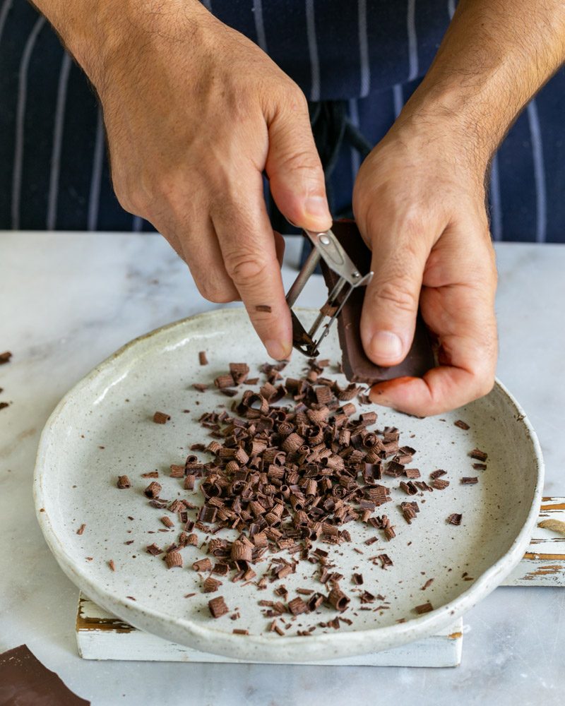 Chocolate curls for decoration