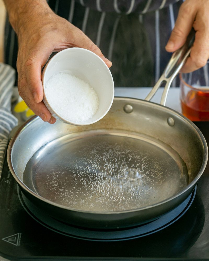 Preparing poaching liquid for apricots