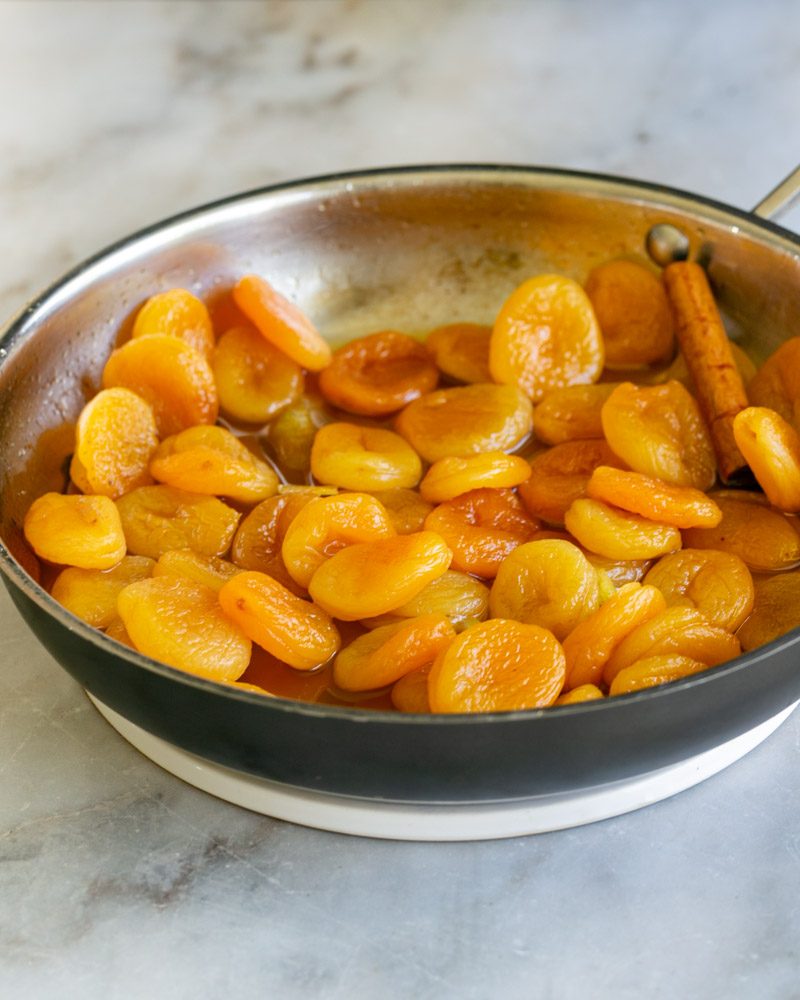 Poached apricots in amaretto