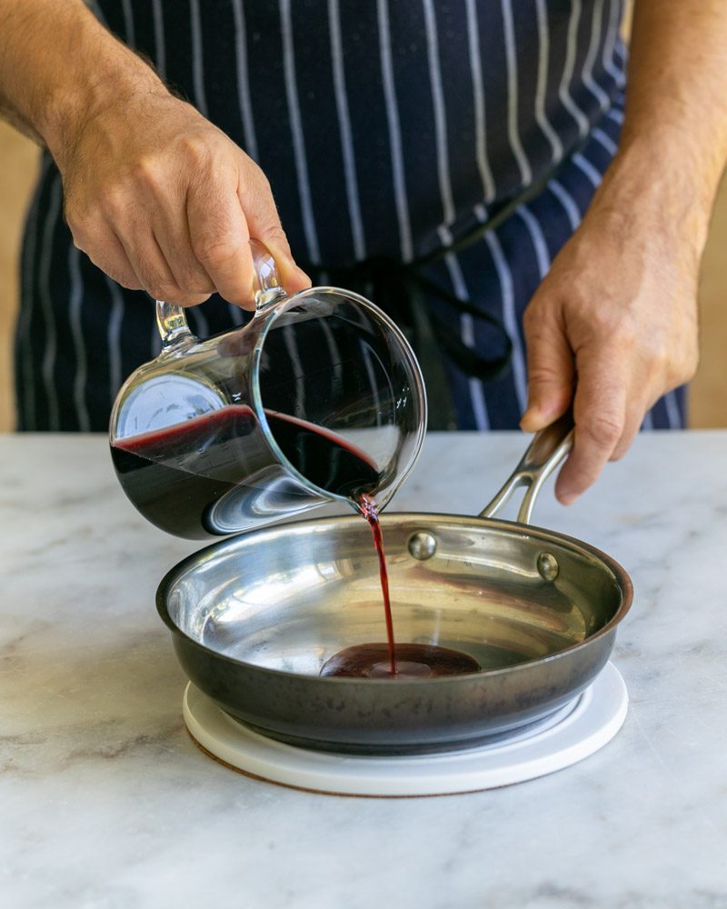 Making red wine reduction