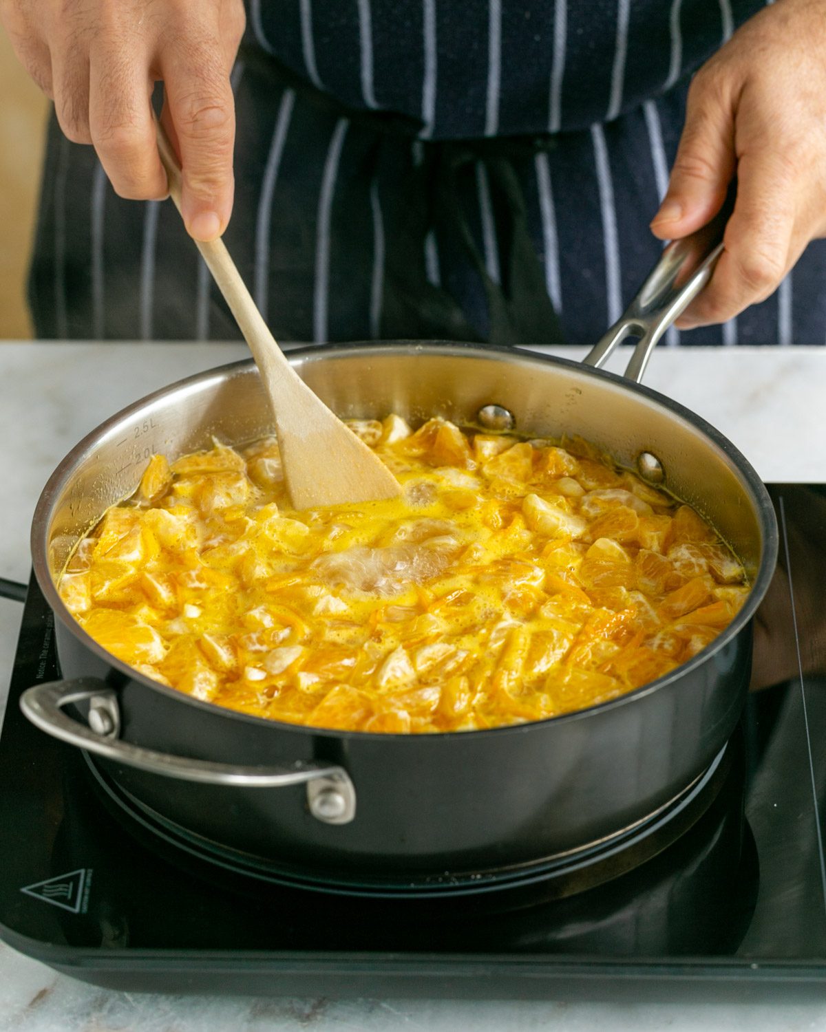 Cooking the mandarin marmalade