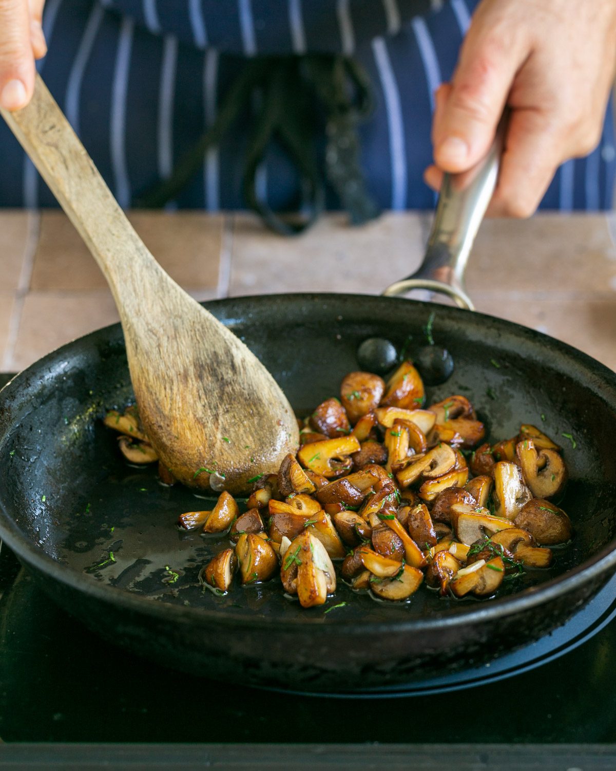 Adding parsley to roasted mushrooms