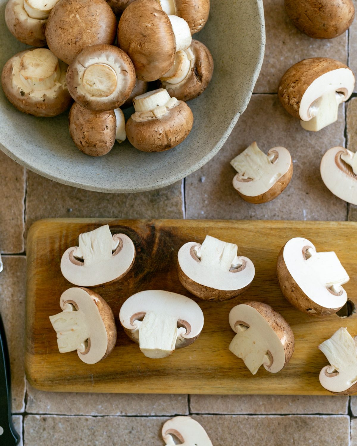 Fresh chestnut mushrooms