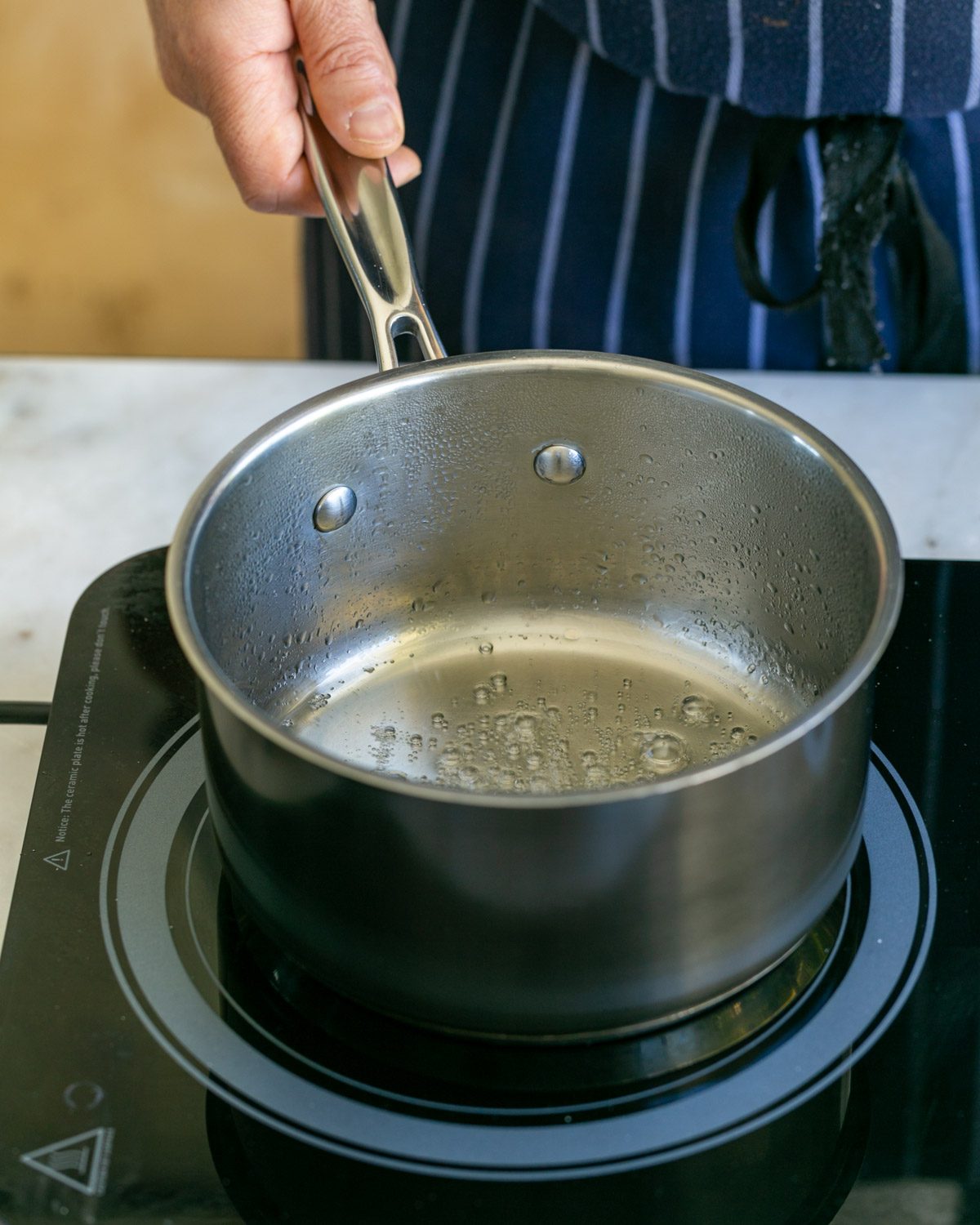 Making sugar syrup in a pot