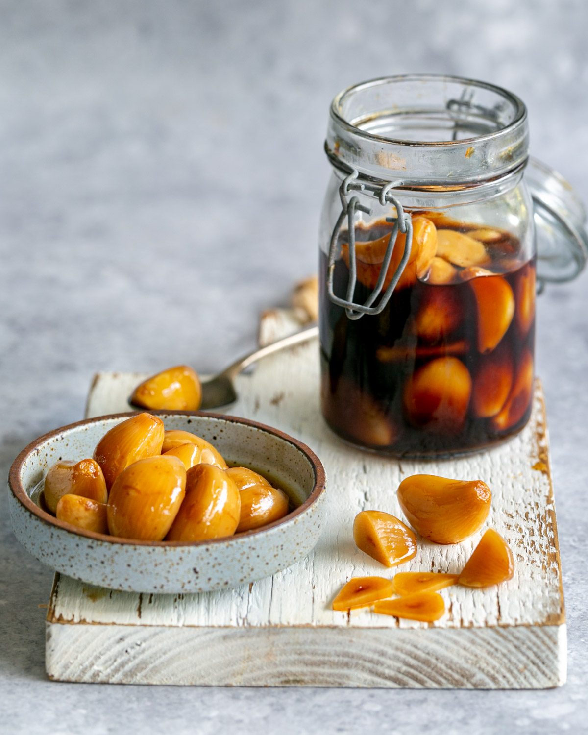 Sliced pickled garlic to show texture