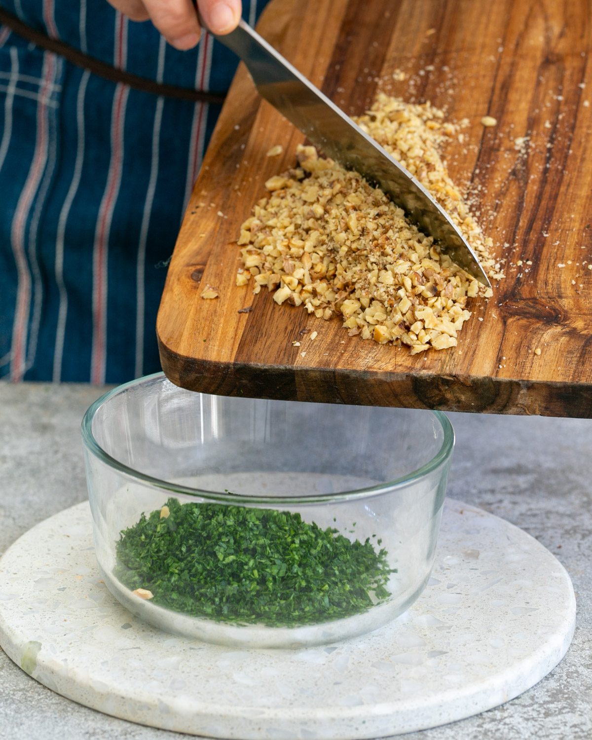 Adding chopped walnuts to parsley 