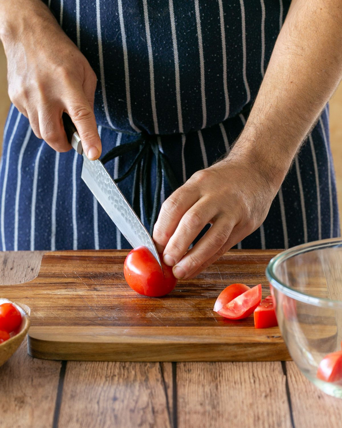 Cutting tomato