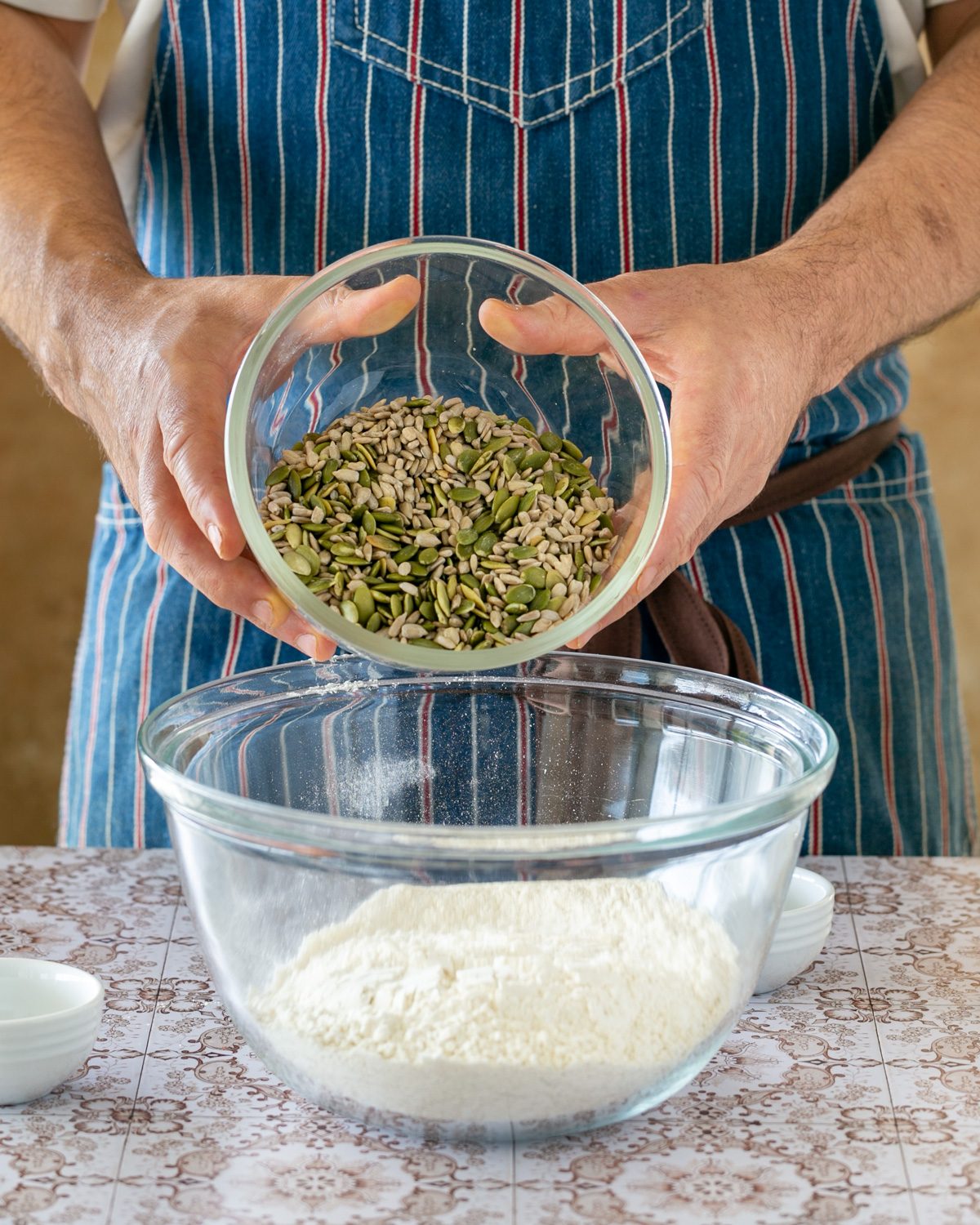 Adding sunflower seeds to spelt flour